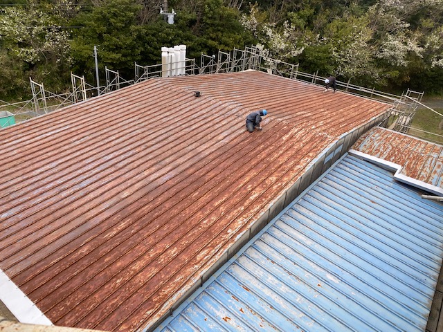 超速硬化ウレタンスプレー防水工事防工事体育館屋根施工屋根