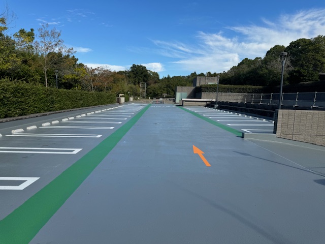 超速硬化ウレタンスプレー防水工事で施工した駐車場