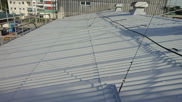 超速硬化ウレタンスプレー防水工事屋根施工後