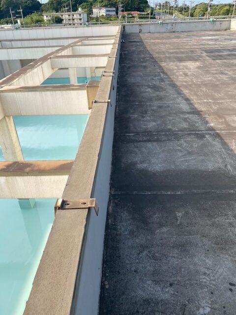 シート防水の劣化した床