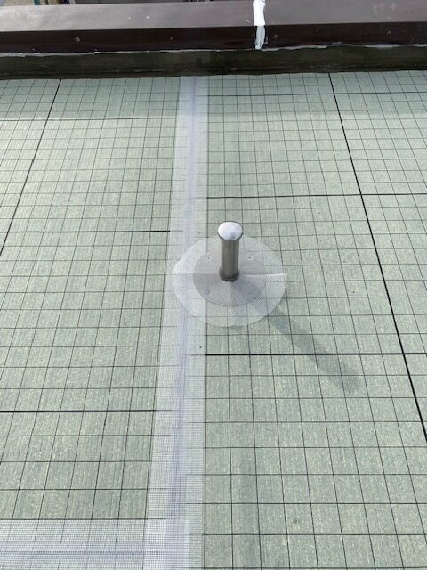 脱気筒の取り付けられた屋上