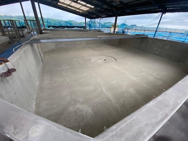 防水工事施工前の水槽