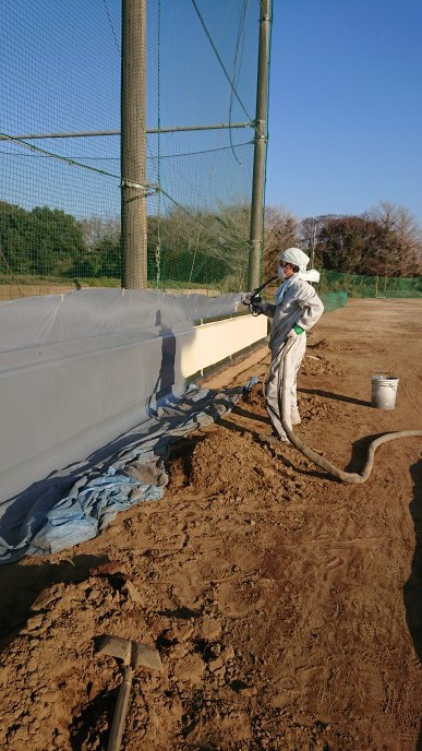 超速硬化ウレタンスプレー吹付作業
