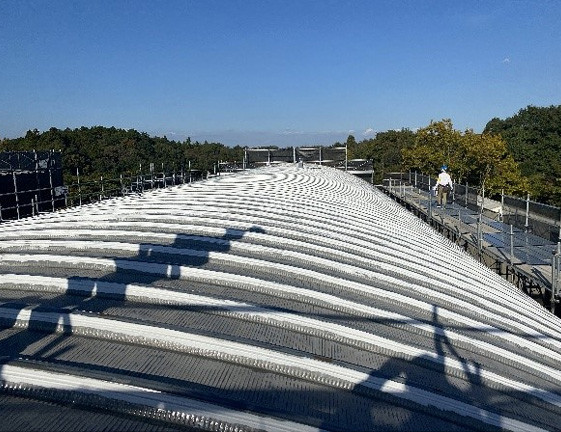 下地処理完了した学校の屋根