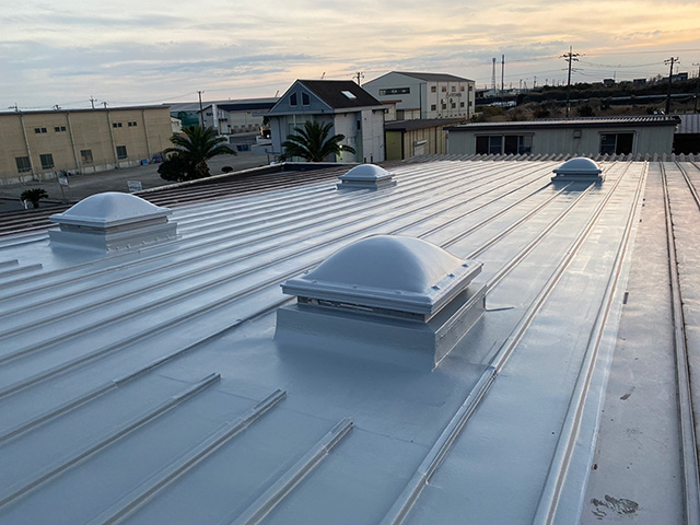 防水工事完了した工場の屋根